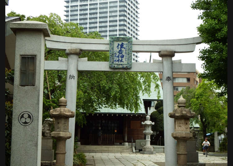 2. Sumiyoshi Jinja: Where Sacred Meets Skyline