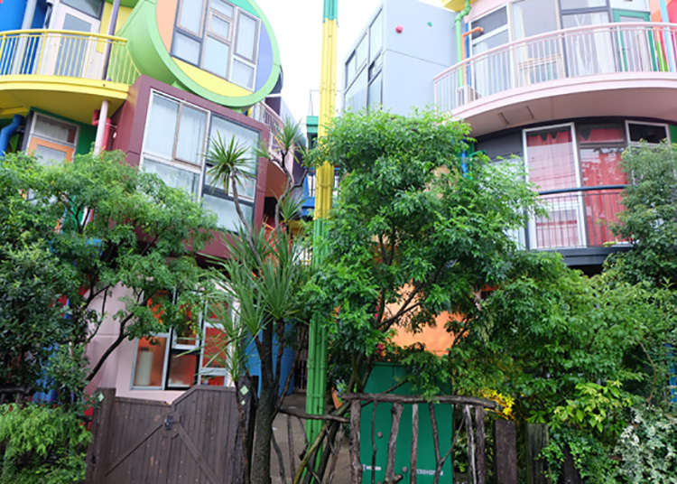 Reversible Destiny Lofts MITAKA: Experience-based Art Architecture with Ingenious Color Design