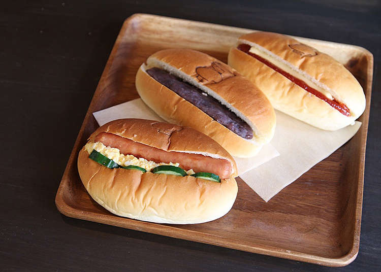 Mencuba roti hot dog yang gebu di "Taiheiseipan" bakeri