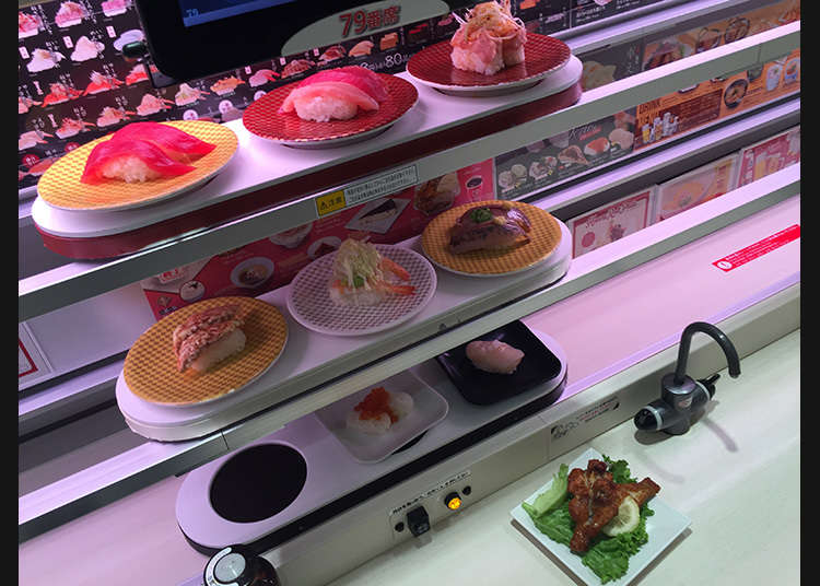 Conveying sushi on three high-speed lanes
