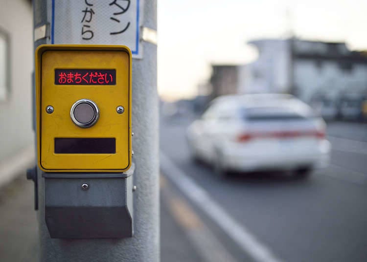 Traffic lights with push-buttons for pedestrians