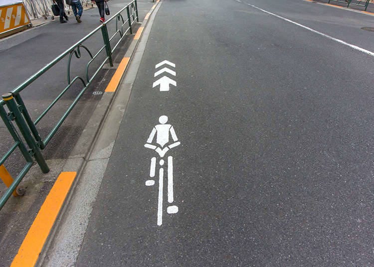 In general, bicycles keep to the left.