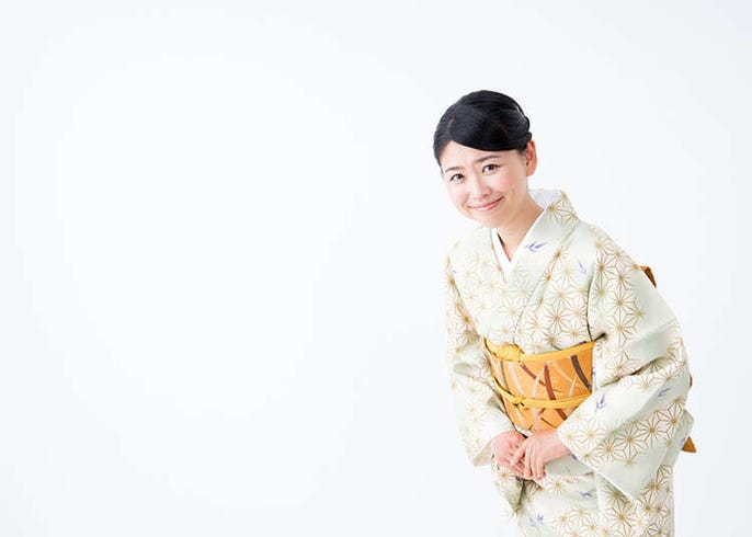 Japanese Hand Gestures And Body Language And Guide With Video Live Japan Travel Guide Known as ojigi, bowing is an important custom in japan. japanese hand gestures and body