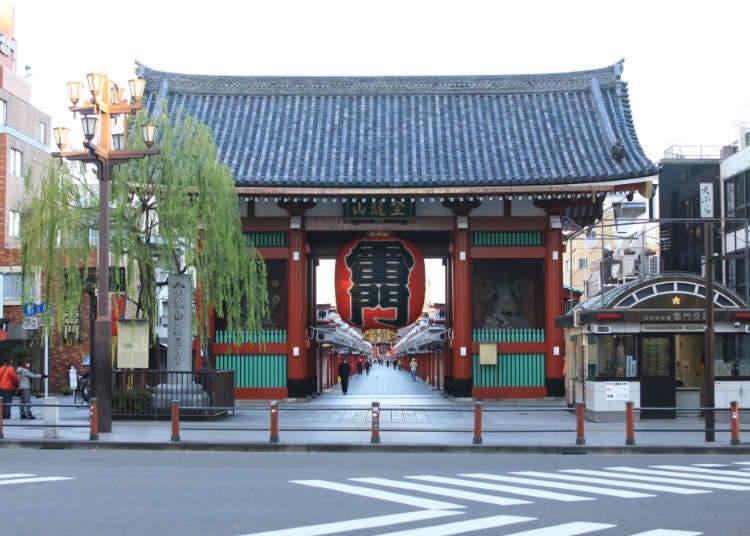 Flourishing public entertainment in Asakusa and Ueno