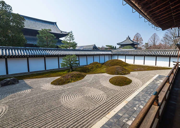 Karesansui garden (Japanese rock garden)