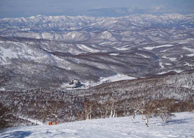 Looking toward Otaru from Kiroro (Photo: PIXTA)