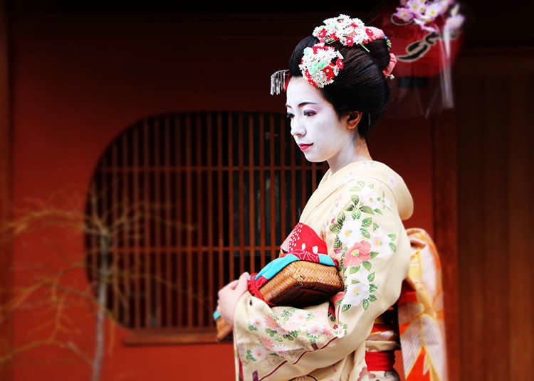 Pengalaman geisha (wanita penghibur seni tradisional Jepun) dan maiko (pelapis geisha)