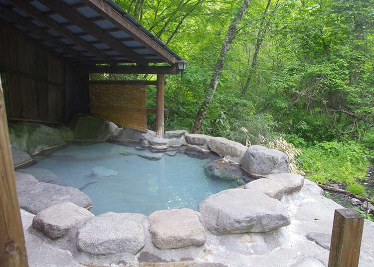 Onsen (kolam air panas Jepun) dan sento (tempat mandi awam)