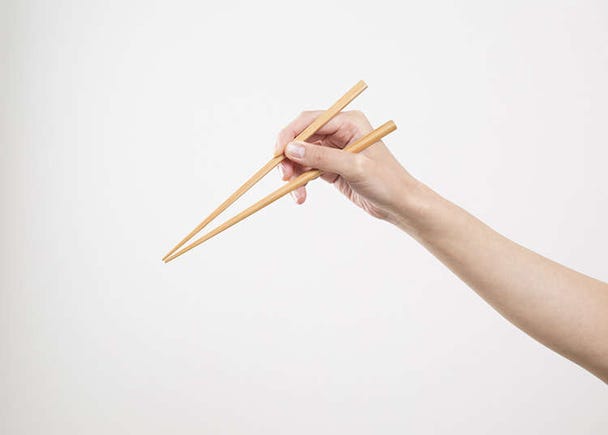 How to Hold Chopsticks: 5 Steps to Use Chopsticks Properly! (Pics/Video
