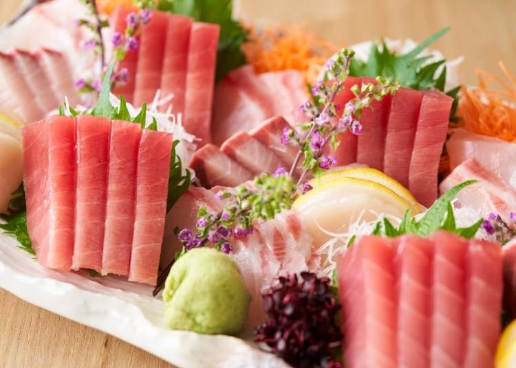 An assortment of sashimi. Note the small edible purple flowers (hoshiso) (Photo: PIXTA)