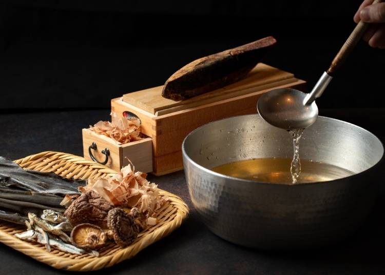 Ingredients commonly used for making nabe soup stock (dashi) include konbu kelp and katsuobushi (dried, smoked bonito) (Photo: PIXTA)