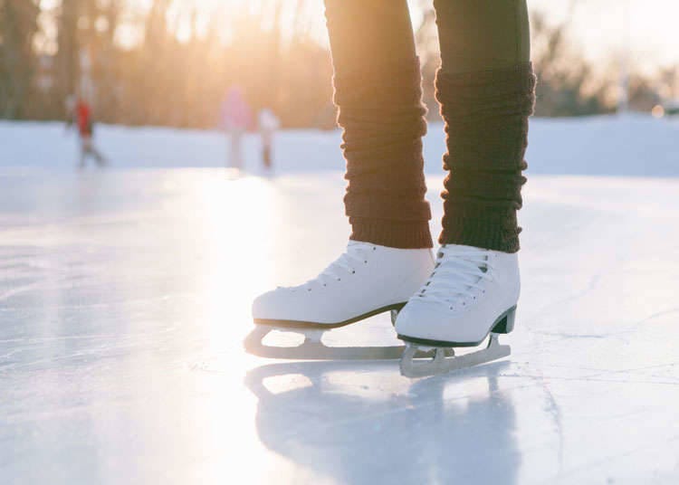 Luncur ais (ice skating)