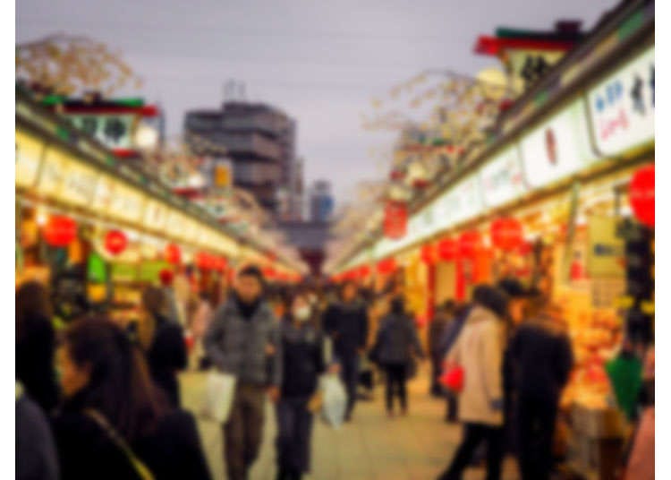 Souvenir shops and antenna shops