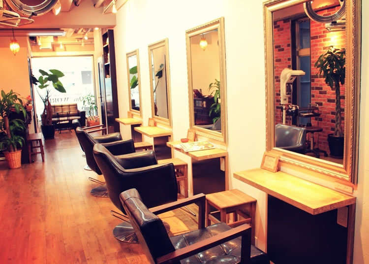 One WORLD: Is This a Café or a Hair Salon?