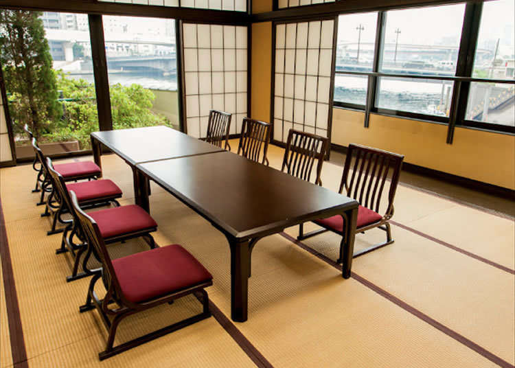 隅田川を一望できる風情ある和室