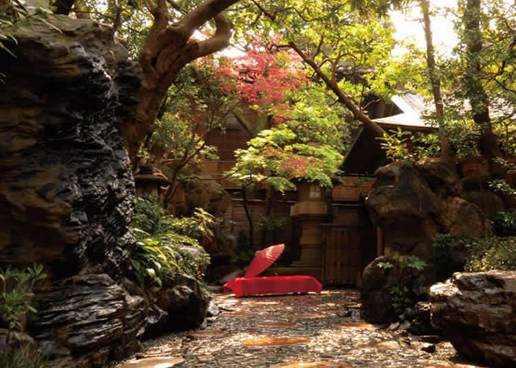 Nikmati Hidangan Istimewa "Mizutaki" Di Dalam Ruangan Dalaman Taman Yang Kaya Dengan Budaya