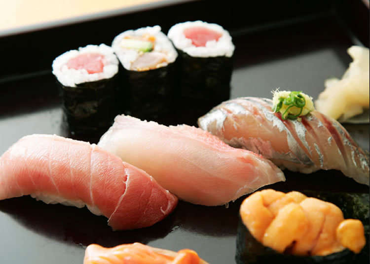 Restoran sushi berumur tua yang menampilkan keahlian kepala koki yang matang pengalaman