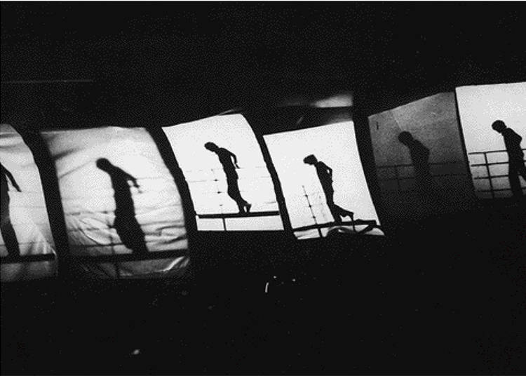 シュウゾウ・アヅチ・ガリバー 《シネマティック・イリュミネーション》 1968-69 年 インターメディア 東京都写真美術館蔵