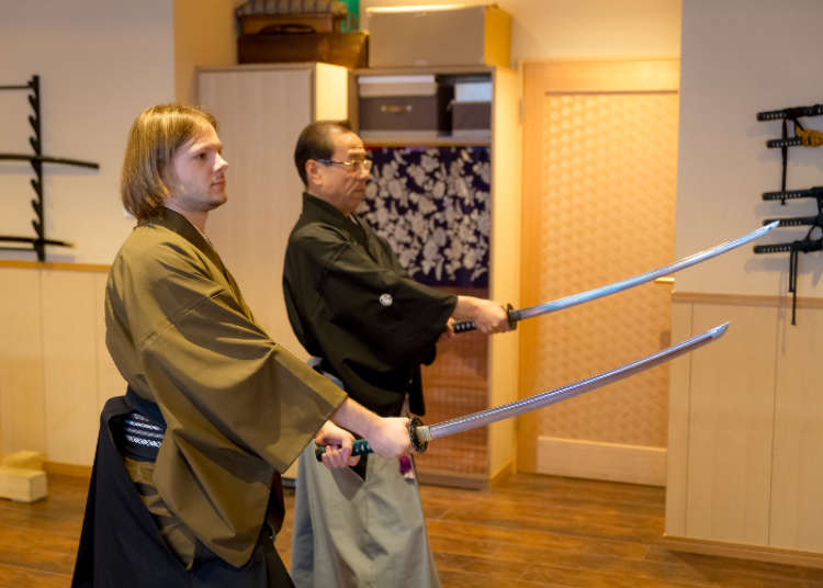 Samurai Swordsmanship: Taking a Real Battōjutsu Class in Tokyo! (Video)