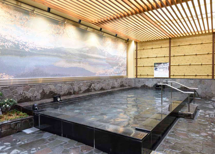 A Relaxing Open-Air Hot Spring in the Middle of Shinjuku