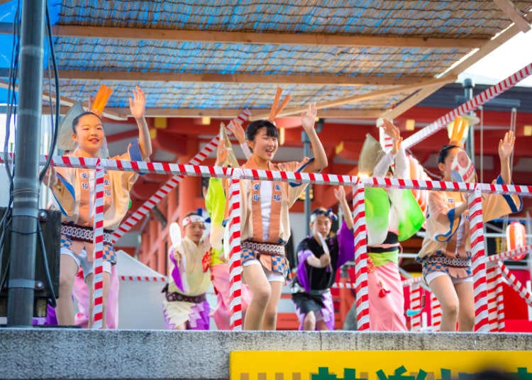 舞蹈、祈祷、娱乐大众