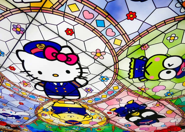จับตามองเพดาน แสงสว่างจากเพดานที่ดีไซน์แบบกระจกสี stained glass