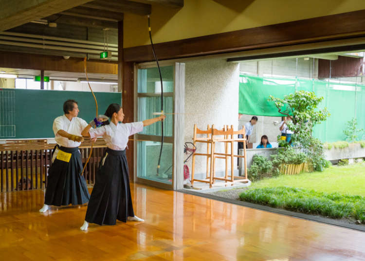東京で弓道を体験 - LIVE JAPAN (日本の旅行・観光・体験ガイド)