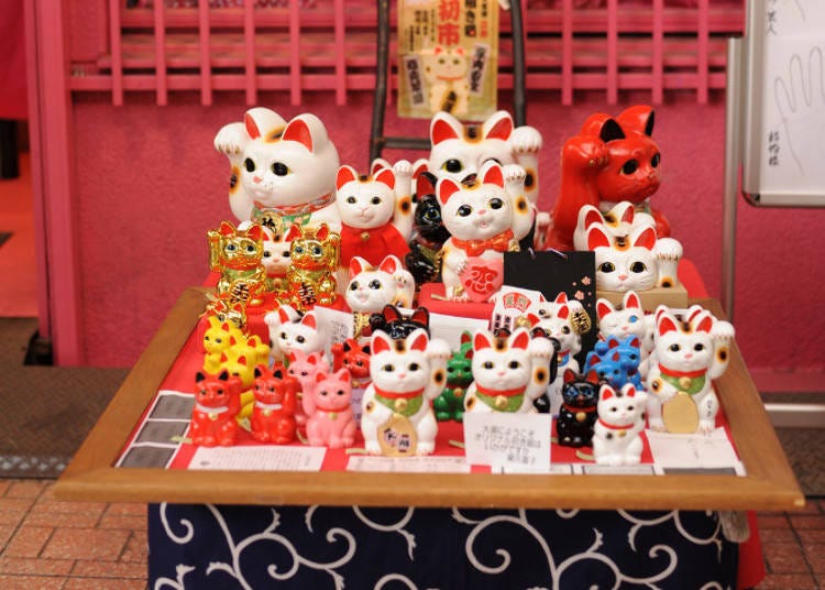 Colorful Kitties - Maneki Neko and their Various Colors