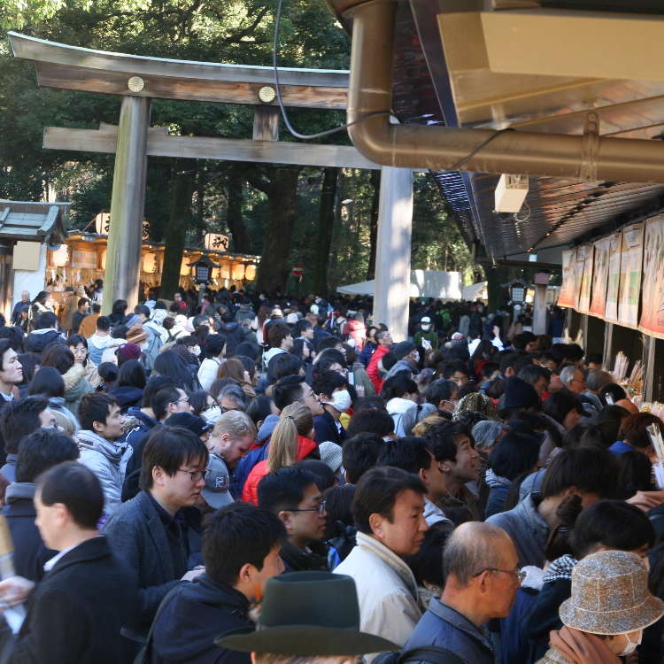 神社の裏側にビックリ!? 日本一の初詣者数を誇る明治神宮は正月準備に