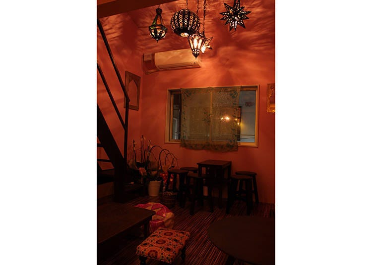 Cremaster’s cozy atmosphere is great even for a group of friends or co-workers to relax on the second floor.