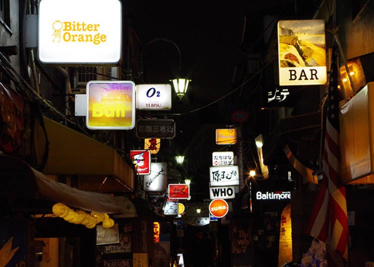 The busiest time for Golden Gai is between 9 am 10 p.m. People of all ages, genders, and walks of life stroll around the area and enjoy a drink in one of the many bars.