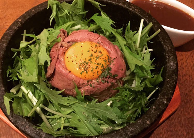 石焼スタイルの熱々ローストビーフ丼