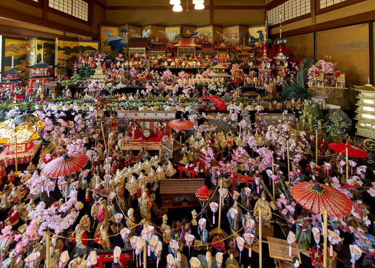 Hyakudan Hinamatsuri - Vintage Dolls from Kyushu