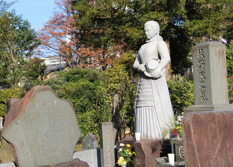 Ginko Ogino: Smiling Confidently over Zoshigaya’s Graves