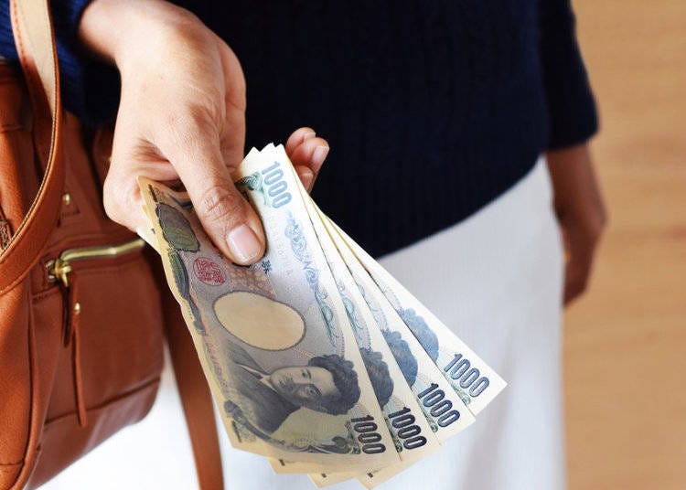Paying with Cash in Japan