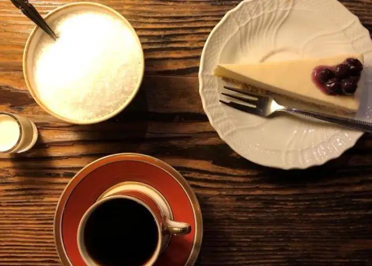 Cheese cake and hot coffee set 850 yen