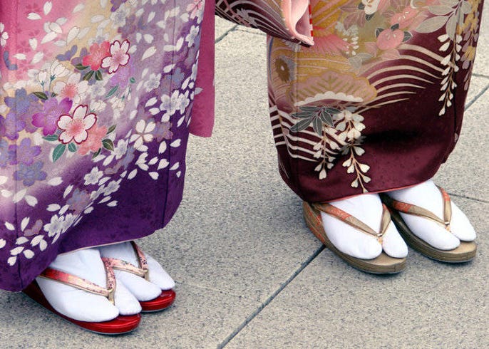 Understanding Traditional Japanese Kimonos (And How to Wear One!) | LIVE  JAPAN travel guide