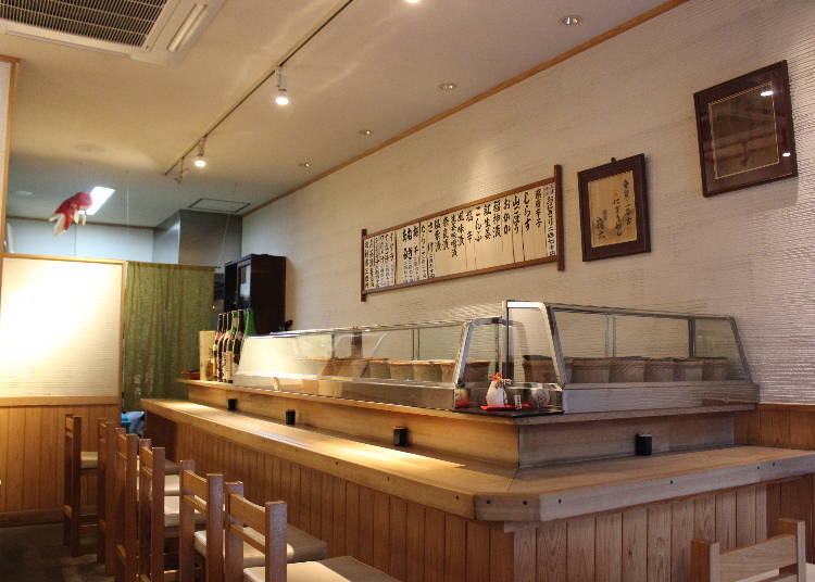 The counter is a remnant of the time of Yadoroku’s founding and an idea of Miura’s grandmother. It looks simple and chic, not old-fashioned in the least.