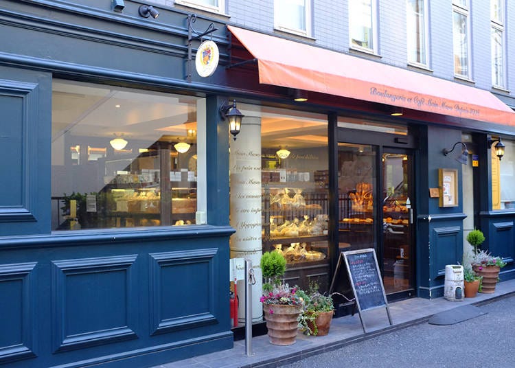 Boulangerie et Cafe Main Mano: Pastries from a Skilled Chef