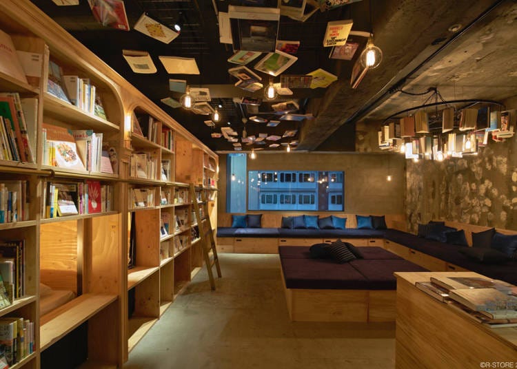 さまざまな本を読みながら眠りにつける／BOOK AND BED TOKYO