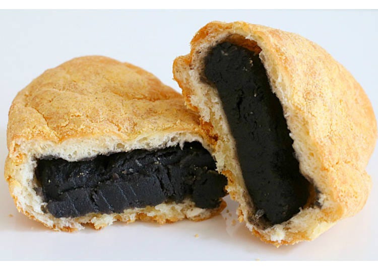 15) Kurogoma Kinako Anpan: Roasted Soybean Flour Marries Black Sesame