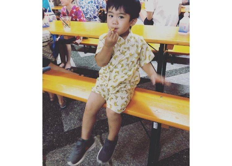 Yukata adalah pilihan sempurna untuk kanak-kanak pakai pada musim panas. / Foto ihsan daripada laman Facebook & Instagram "Ms. Mentaiko's Life and Travel Diary"