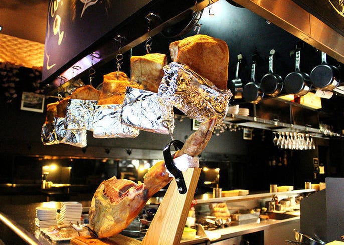 恵比寿の老舗立ち飲みワインバー Q に潜入してみた Live Japan 日本の旅行 観光 体験ガイド