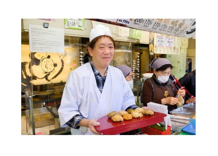 仲見世商店街的推薦美食②色彩絢麗的炸饅頭