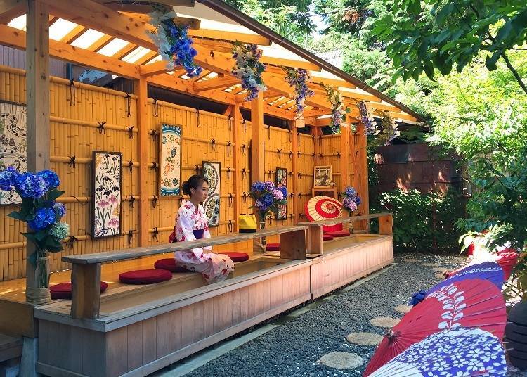 Relax and Rest Your Feet at the Café Ashiyukisa Tsubakiya