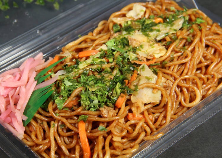 緊接在章魚燒後的人氣屋台美食是「炒麵」！