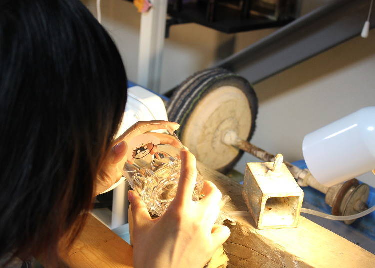 Carving Chibi Maruko-chan.