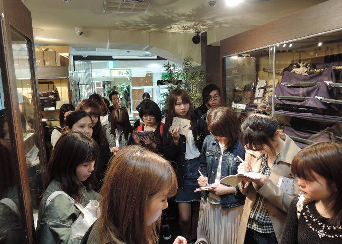 日本刀専門店に潜入 日本伝統の武具を知ろう Live Japan 日本の旅行 観光 体験ガイド