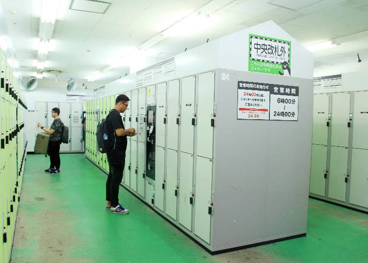 Around 120 large coin lockers not far from the ticket gates. In total, Ueno Station offers over 300 coin lockers on its premises.