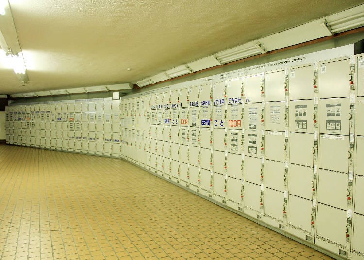 A total of 200 coin lockers, with 12 large ones. 6 hours cost 200 yen.
